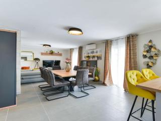 RE with pool and spa Comfortable holiday residence - 2