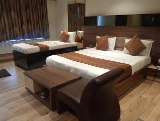 Hotel 4 Point - Ahmedabad - 9