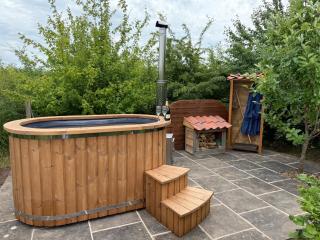 Private Shepherds hut with Castle view - Bottesford - 8