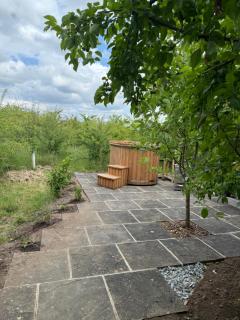 Private Shepherds hut with Castle view - Bottesford - 9