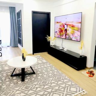 Luxurious Condo with Rooftop Pool and Gym - Nairobi - 3