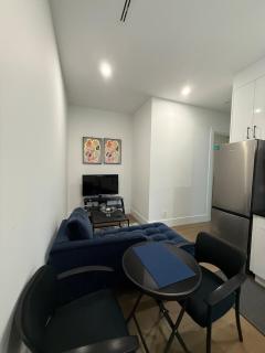 Calm & Cozy Suite - Surrey - 0