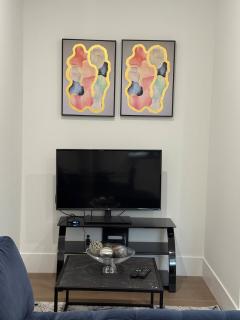 Calm & Cozy Suite - Surrey - 9