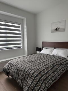 Calm & Cozy Suite - Surrey - 8