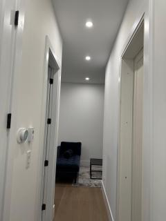 Calm & Cozy Suite - Surrey - 7