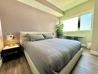 Large Hollywood Corner 2 Bedroom with Private Balcony - Los Angeles - 5