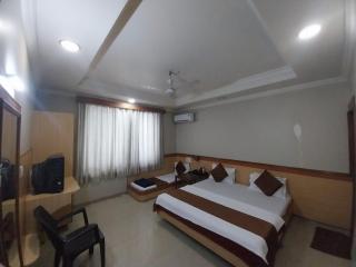 Hotel Om Park- Walkable Distance to Sai Baba Temple - 2