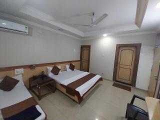 Hotel Om Park- Walkable Distance to Sai Baba Temple - Shirdi - 1