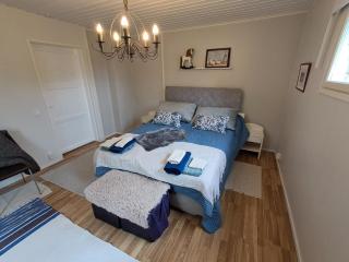 Beautiful 4 Bedroom cottage with wood sauna - - 2