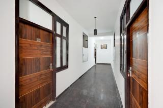 Hotel O Dream House - Noida - 7