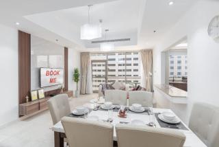 StayShort - Spacious 2 Bed in Al Barsha Sleeps 4 with Balcony - 0