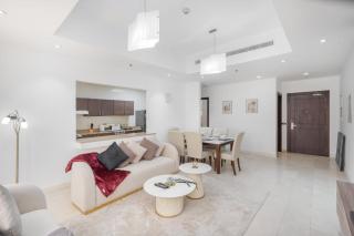 StayShort - Spacious 2 Bed in Al Barsha Sleeps 4 with Balcony - 2