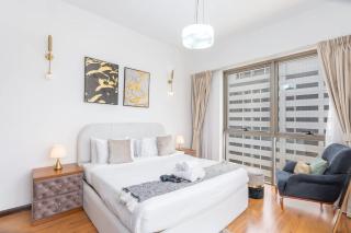 StayShort - Spacious 2 Bed in Al Barsha Sleeps 4 with Balcony - 1