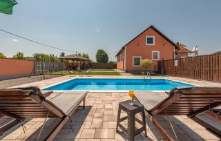 3 Bedroom Stunning Home In Otocac - 1