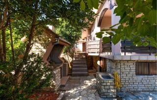 Beautiful Home In Starigrad - Paklenica With Wifi - 2