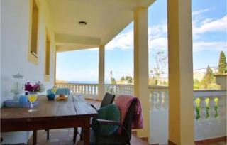 1 Bedroom Stunning Apartment In Lukoran - 9