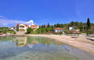 1 Bedroom Stunning Apartment In Lukoran - 3