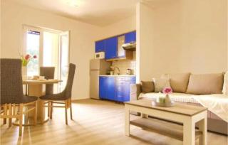 1 Bedroom Stunning Apartment In Lukoran - 8