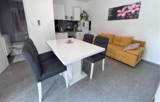 1 Bedroom Awesome Apartment In Banjole - Banjole - 2