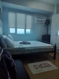 17th Floor MPlace Staycation South Triangle Tower D - 2