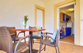 Gorgeous Apartment In Lukoran With House Sea View - 4