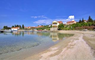 Gorgeous Apartment In Lukoran With House Sea View - 3