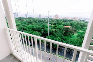 Cozy 1BR Condo in McKinley West - Manila - 3