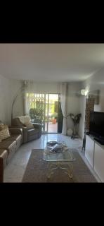 Beautiful 2 bed garden apt - 7