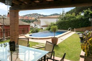 3 bedroom villa close to the center with private pool & garden H30 - 7