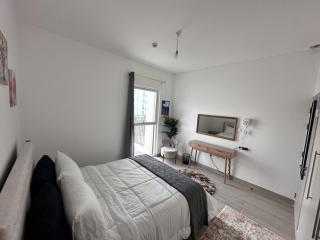 Canal View 1BR, Yas Island, - 8