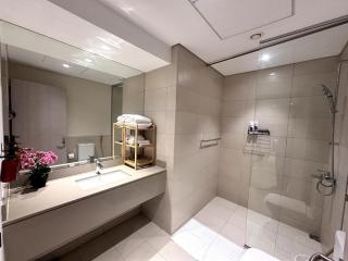 Canal View 1BR, Yas Island, - 3