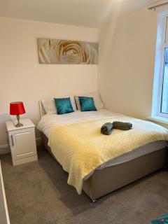Contractor and Family Cozy Home Sleeps 7 Free Parking - 4