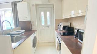 Spacious 1 Bedroom near central London Kings Cross walking to Arnos Grove Tube, Alexandra Palace, Euston - 4