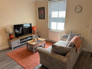 Ground floor 1 bed studio apartment Near station - 4