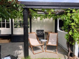 Family-Friendly Villa In Quiet Neighbourhood - 6