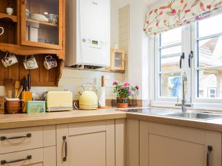 Woodcarvers Cottage - - 2