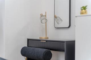 The Hampden House - Sleeps 7 - Grays Thurrock - 6