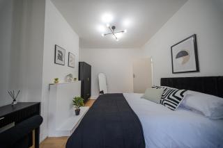 The Hampden House - Sleeps 7 - Grays Thurrock - 2