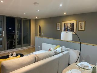Central Lux Penthouse with Balcony, Terrace & Prking - Bedford - 5