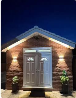 Modern Studio Luxe Heathrow-London - New Bedfont - 9