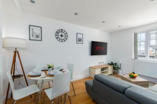 Stylish London Shoreditch Apartment with Balcony Sleeps 4 Family friendly - 8
