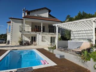 Ferienwohnung mit Pool Kroatien mit Meerblick und Pool - Lovran - 0