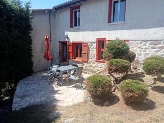 Maison en pisé - Saint-Bonnet-les-Oules - 0