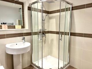 Fully refurbished - Park View 2 Bed - Belfast - 5