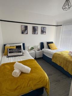Serenity Home Stays Near Watford Junction - Leavesden Green - 1