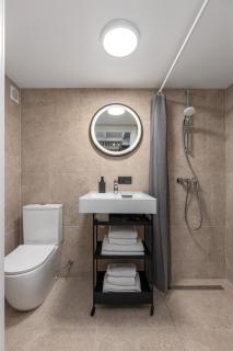 Beautiful Old Town Loft - 9