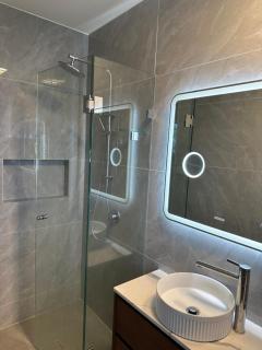 Cozy Room with Private Bathroom, Toilet and Balcony Close to Train Station and Airport - 6