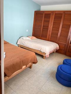 Casa en zona dorada - 1