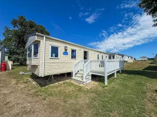 Homely Caravan With Side Decking At Valley Farm Nearby Clacton-On-Sea Ref 46077V - 0