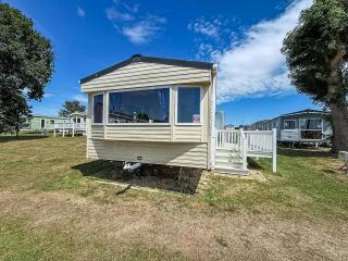 Homely Caravan With Side Decking At Valley Farm Nearby Clacton-On-Sea Ref 46077V - 4